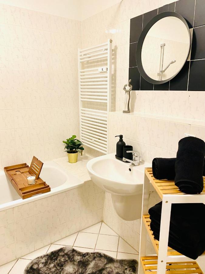 Saniertes Studio mit Balkon, WLAN, Netflix&Küche in City-Nähe Érfurt Exterior foto